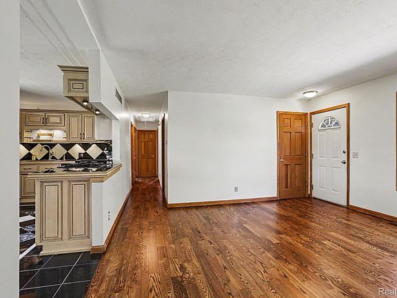 5th image of 1405 Swarthout Rd