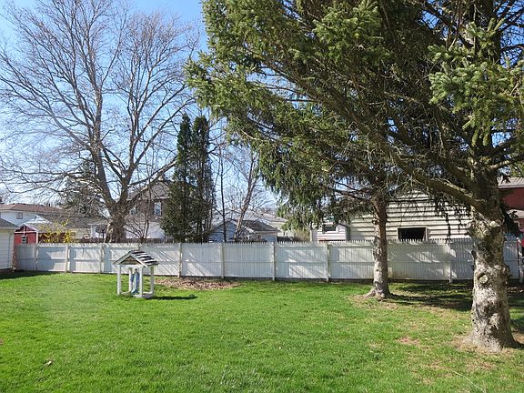 2nd image of 323 Magnolia Ave