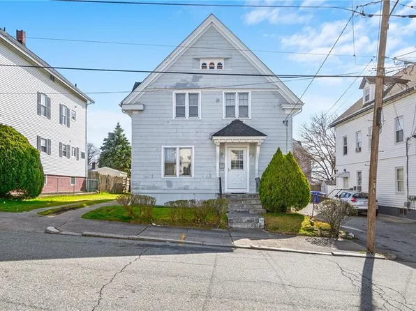 24 Sisson St, Pawtucket, RI 02860