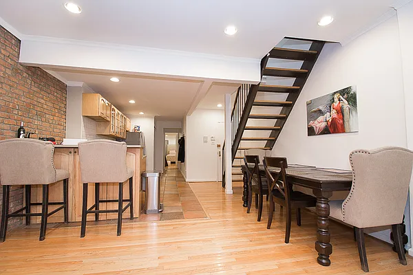 Rented by HH Realty | media 5