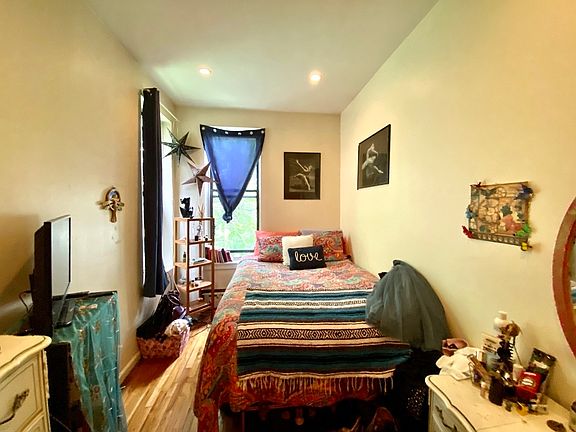 4th image of 731 Saint Nicholas Ave #3BB