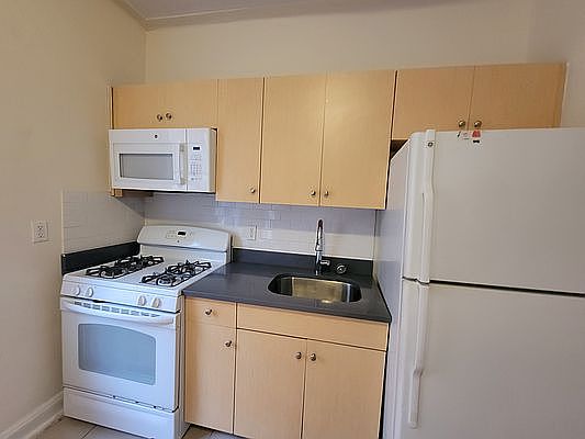 4th image of 32-35 93rd St #C8