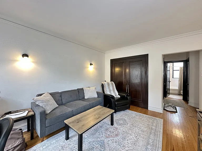 1911 W Larchmont Ave #B2 — Photo 17