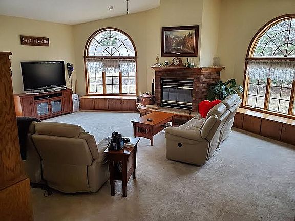 Sunlit family rm w/fireplace