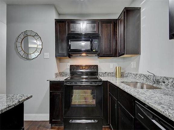 5th image of 4719 Harmon Ave #100