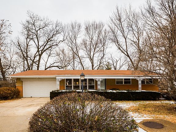 2nd image of 729 Benvenue Dr