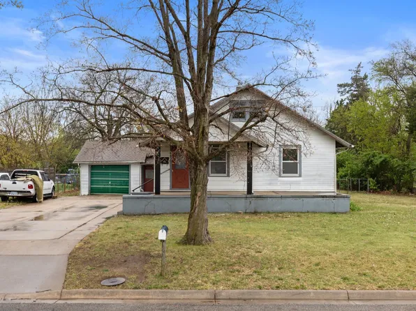 417 W 25th Ave, Hutchinson, KS 67502