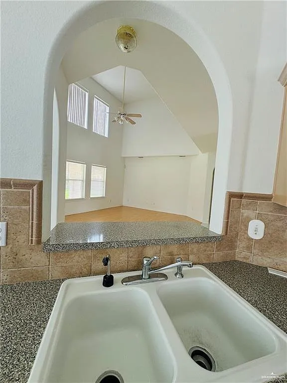4 bed, 3.5 bath, 2930 sqft, $2,450 — Photo 4