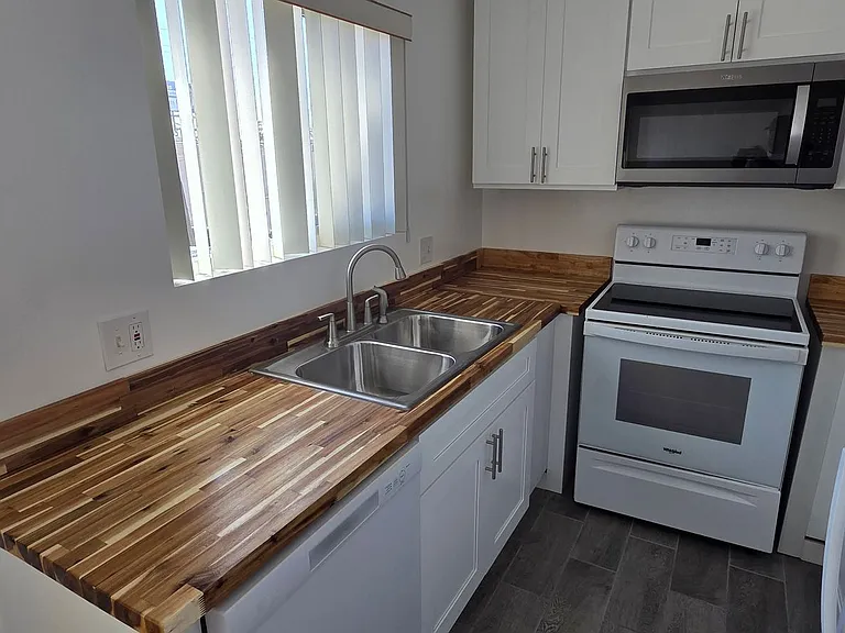 Villa West Apartments — Photo 11
