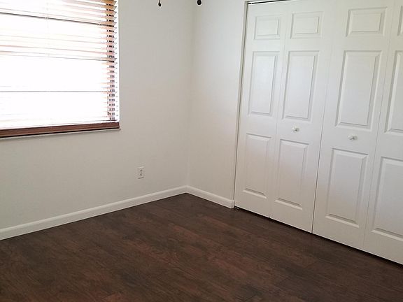 4th image of 2900 Shore Dr APT A