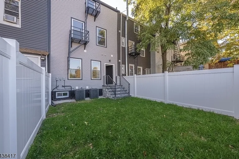 1119 Hampton Pl #1 — Photo 11