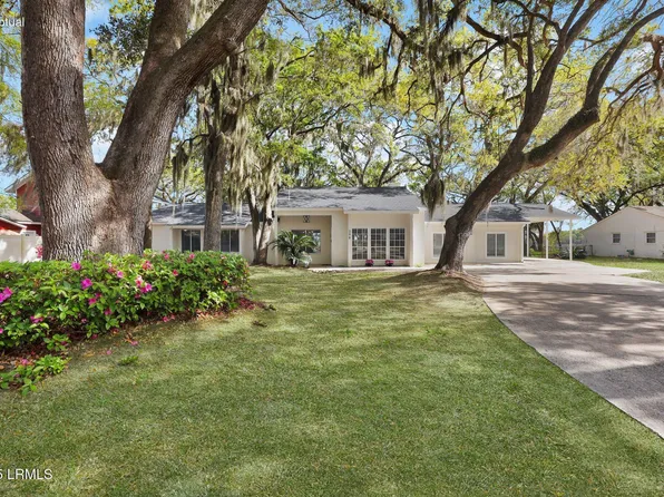 398 Broad River Dr, Beaufort, SC 29906