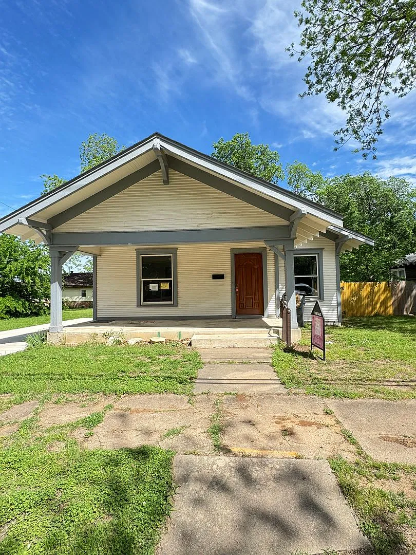 2 bed, 2.0 bath, 1360 sqft, $900 — Photo 1