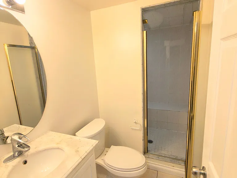 100 Kingslake Rd — Photo 13