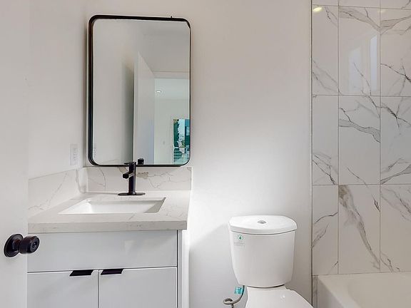 3rd image of 234 1/2 N Burlington Ave #234.500