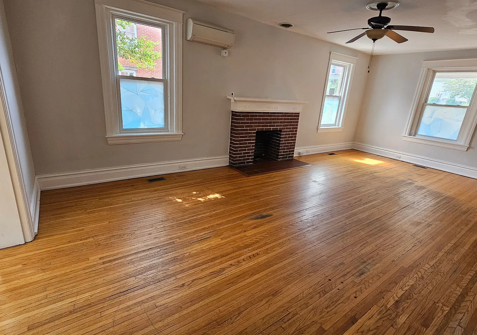 3 Bedroom Brick Stunner Close to City Park! — Photo 3