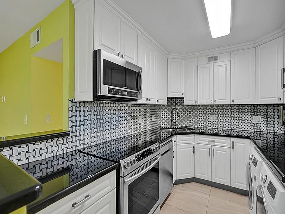 3rd image of 300 NE 19th Court #114N