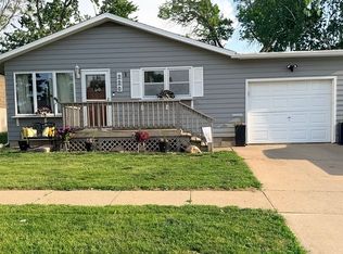 220 11th St SW, Le Mars, IA 51031