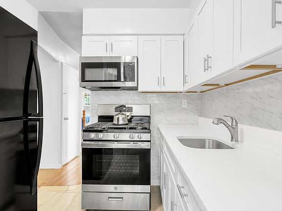 3rd image of 10102 Avenue L