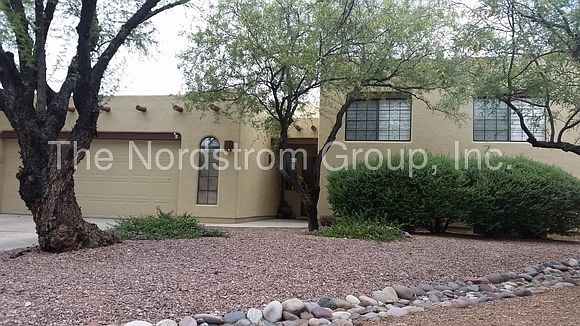 1st image of 200 W Saddletree Pl