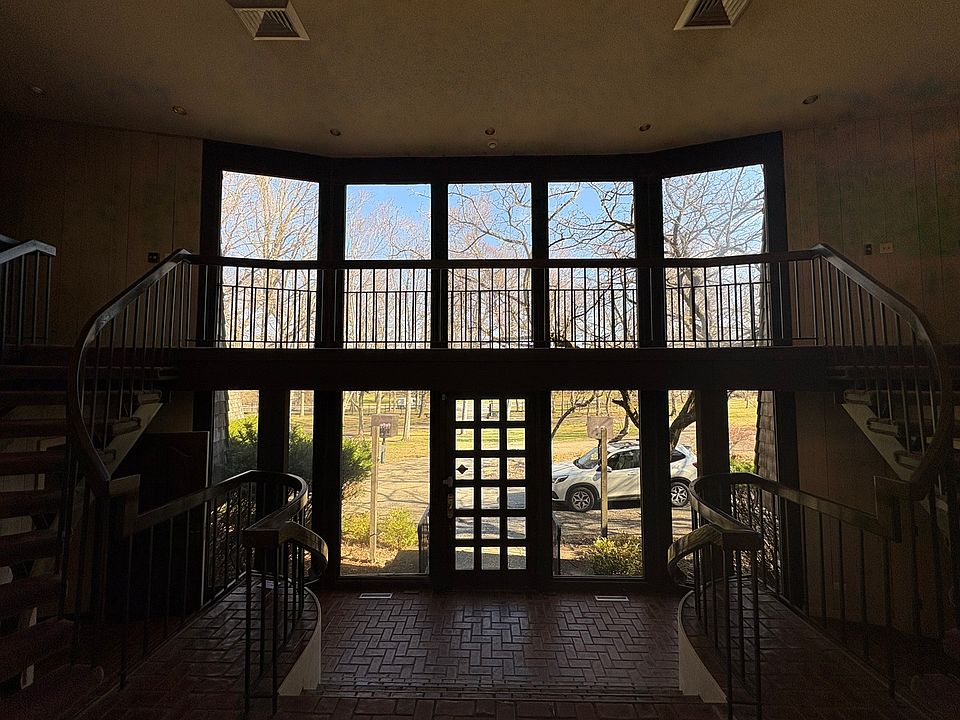 2nd image of 1601 Northlake Pkwy
