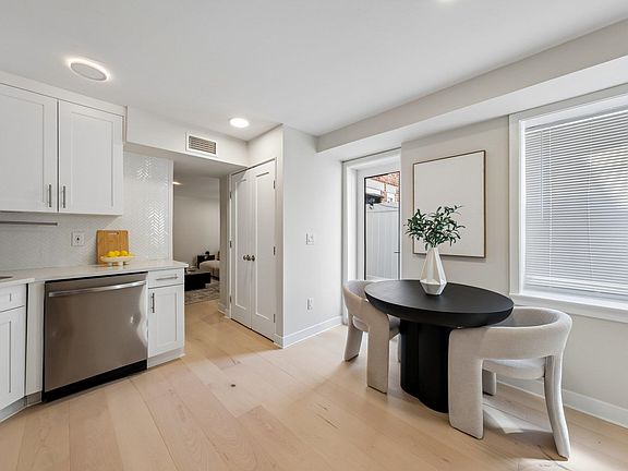 5th image of 435 Jersey Ave APT 1