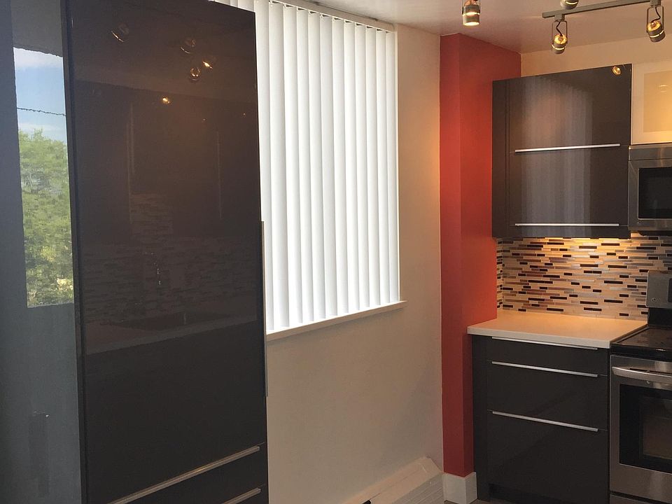 LARGE VERTICAL PANTRY