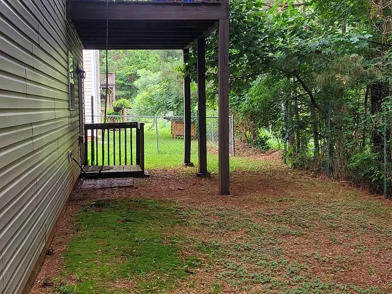 208 Milford Dr — Photo 2