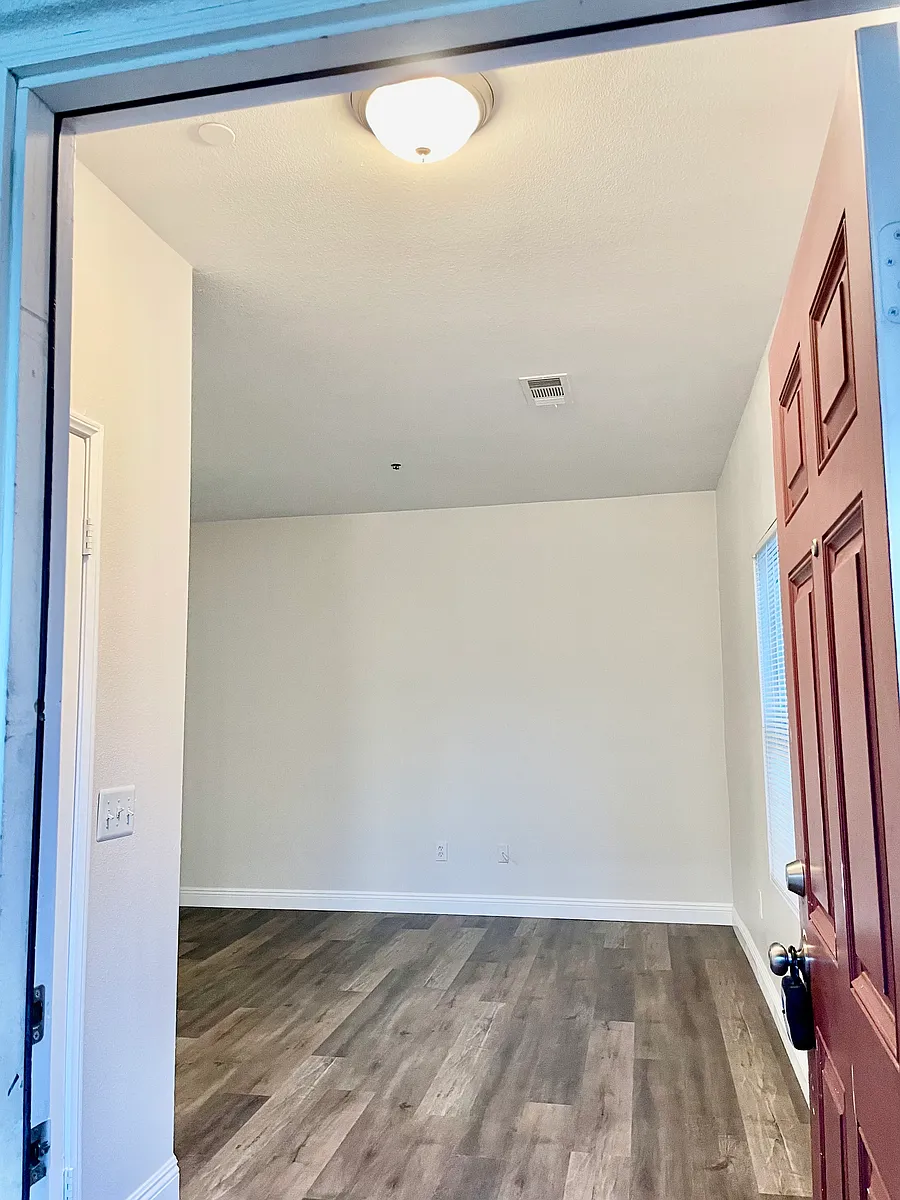 Building Photo - 16558 Paine St #4