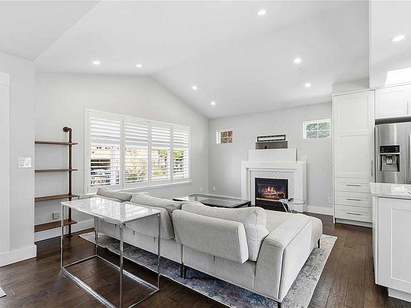 3rd image of 2508 Shakespeare St