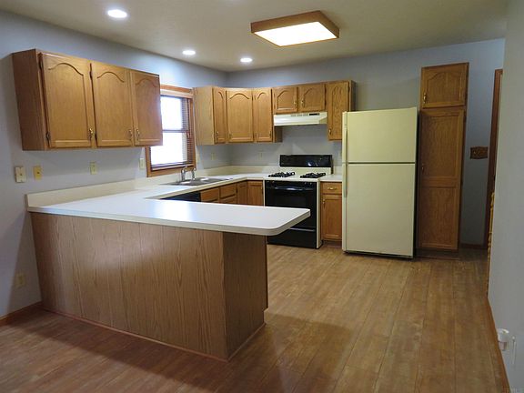 5th image of 939 Colonial Manor Dr
