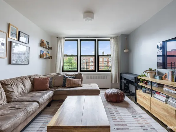 515 East Seventh Street image 2 of 16