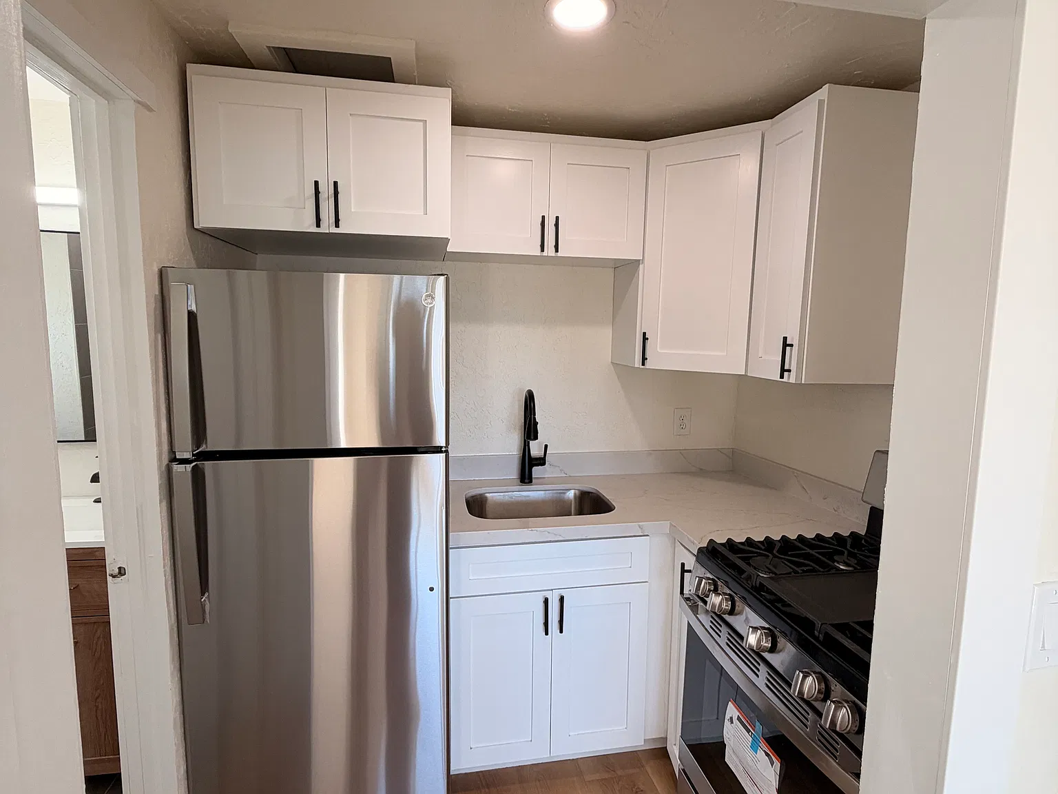 1 bed, 400 sqft, $1,245 — Photo 2