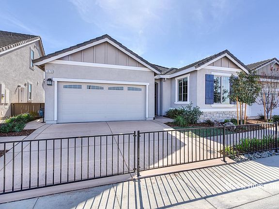 2nd image of 1321 Swallowtail Dr