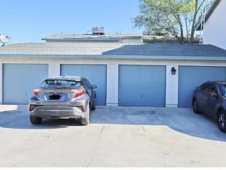 2557 Diamond St — Photo 5
