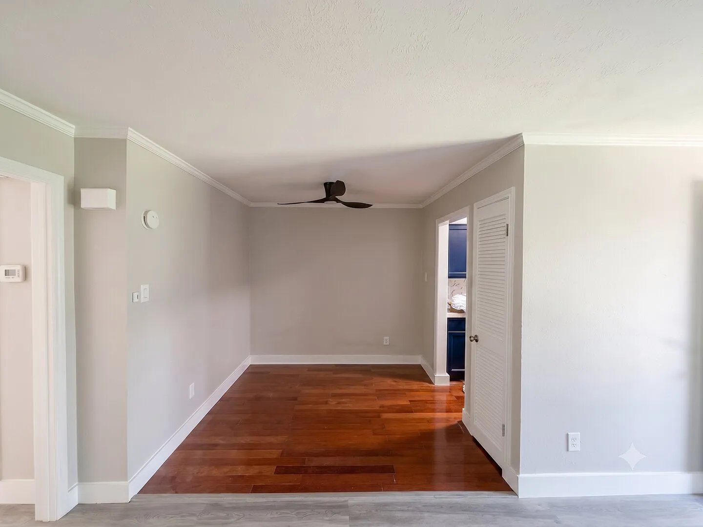 Beautifully Renovated 1BR Condo with In-Unit Washer/Dryer, Pool & Covered Parking! Pet Friendly! — Photo 4