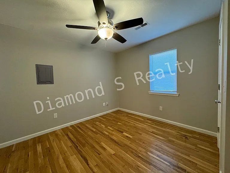 1618 E Farm Road 92 — Photo 12