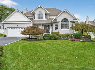 10 Manor Place, Smithtown, NY 11787