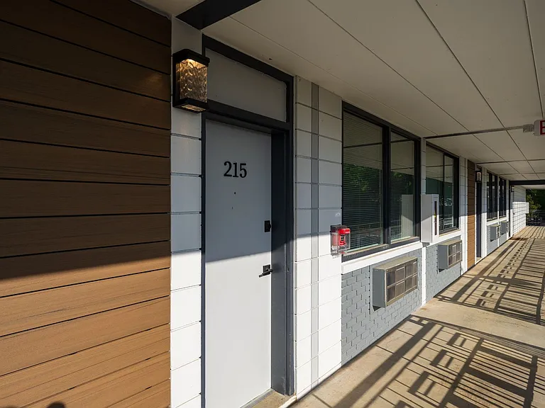 Calhoun Lofts & Thunderbird Flats — Photo 47