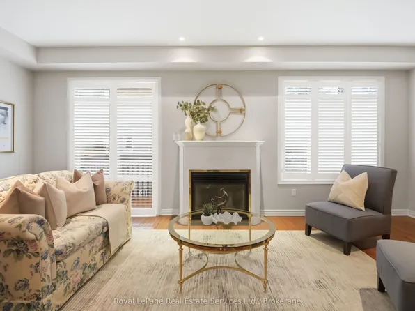 1169 Dorval Dr #32, Oakville, ON L6M 4V8