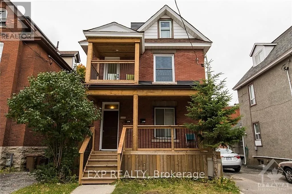 4 bed, $2,575 — Photo 1