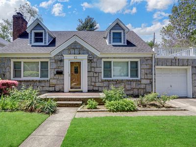 61 Maple Drive, New Hyde Park, NY, 11040