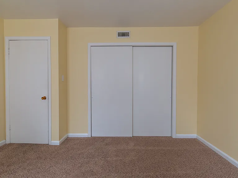 215 W Troy Ave #215C — Photo 9