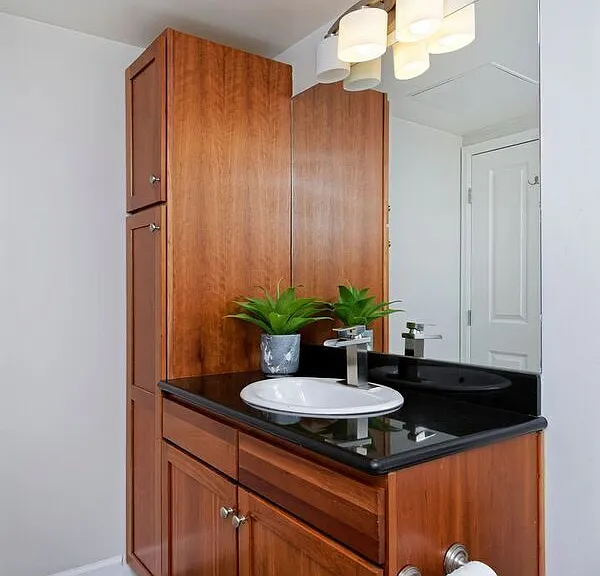1950 N Logan St #103 — Photo 33