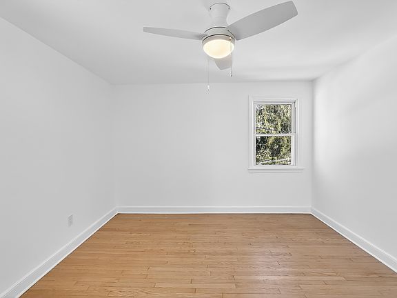 2nd image of 119-125 Wallace St #121