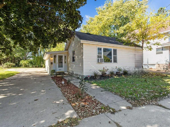 1021 Knapp St, Oshkosh, WI 54902