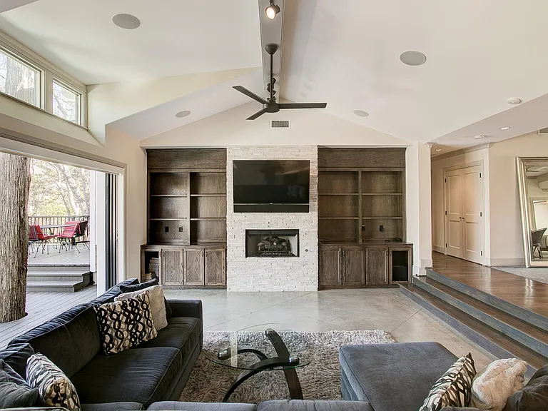 6688 Yosemite Ln — Photo 4