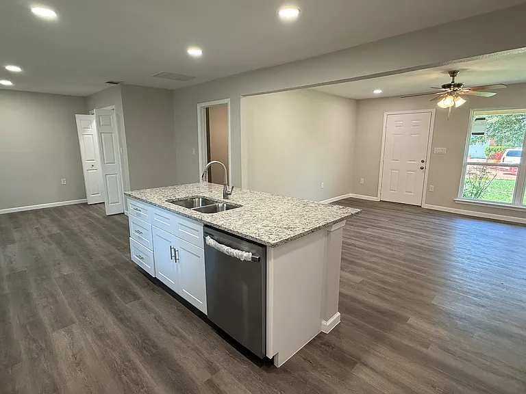 1817 Crescent St — Photo 15