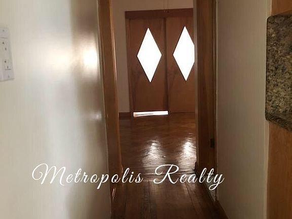 2nd image of 2059 35th St #2