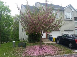 100 Violet Ln, Ewing, NJ 08638